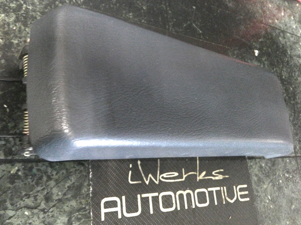 87-90 USDM OEM Nissan Pulsar N13 consola central reposabrazos tapa + conjunto de bisagra Foto 2 de 4