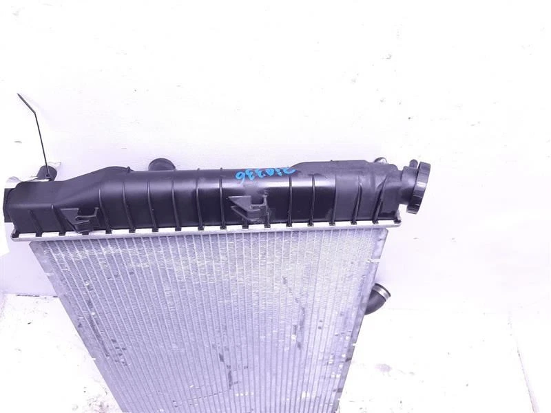 Radiator 00-02 CHEVROLET CAMARO 52486939 Foto 2 de 4