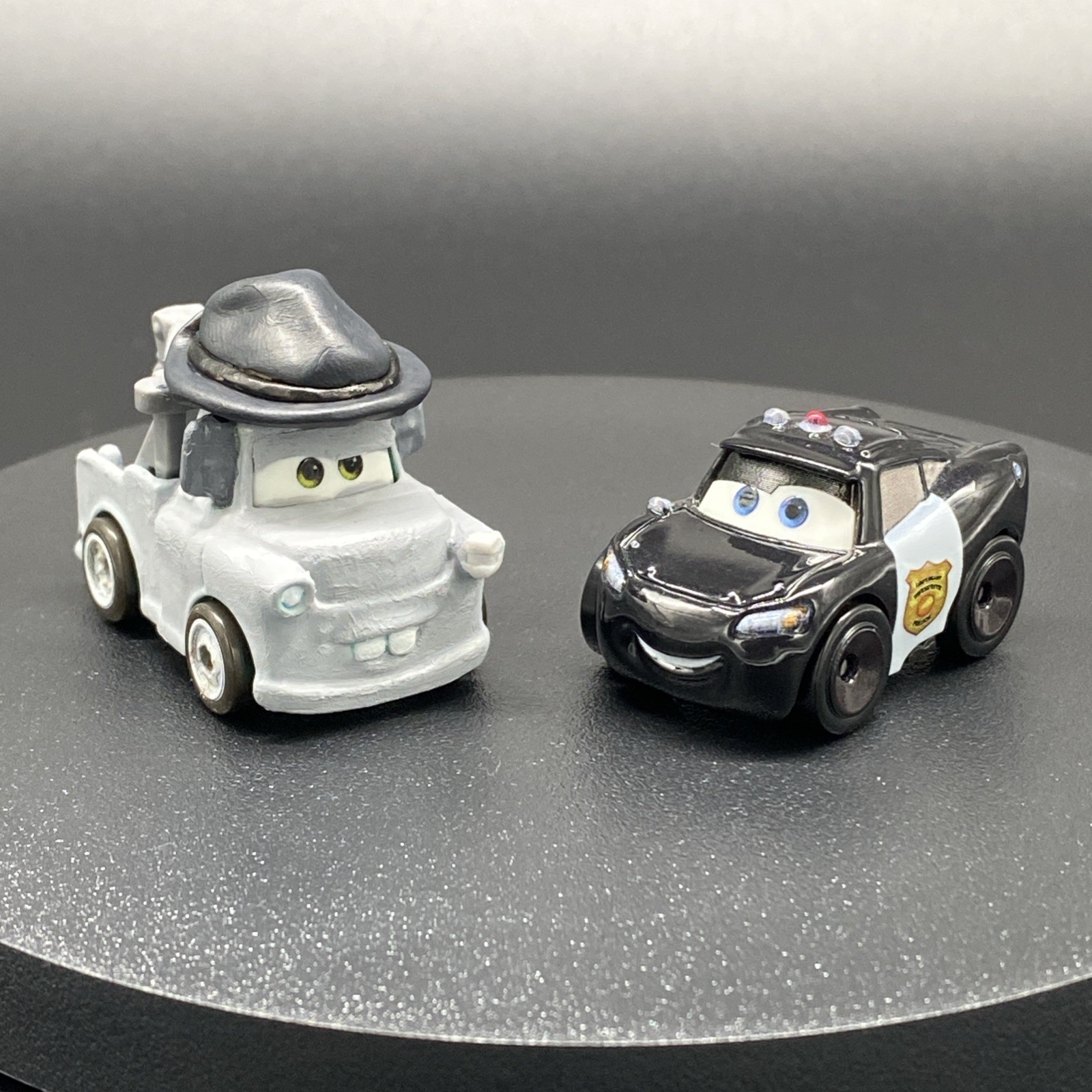 CUSTOM Cars Toons Mater Private Eye Mater + Lieutenant McQueen Mini Racers READ