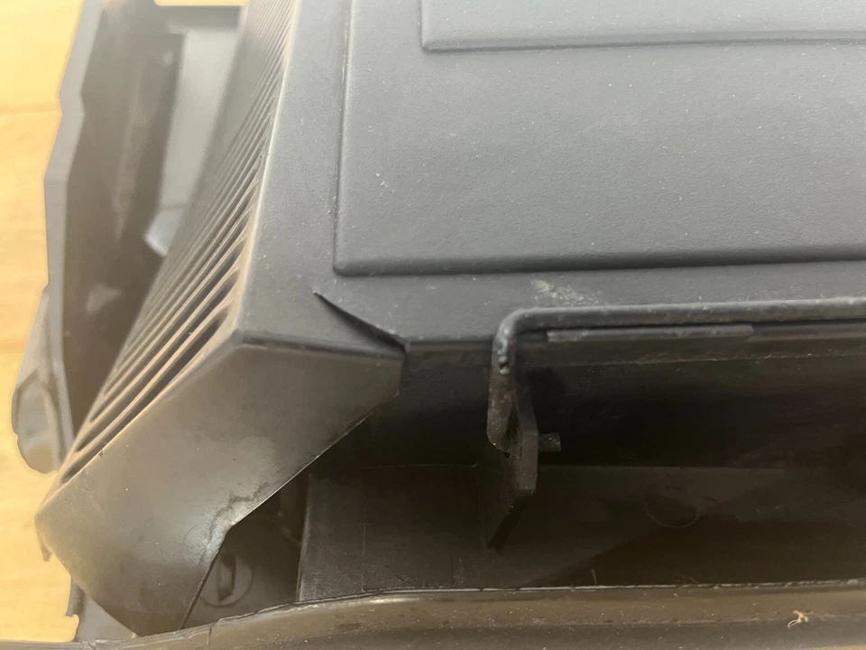 97-03 宝马 E39 530i 525i 机舱空气过滤器外壳组件右乘客侧 — 第 3/4 张图片