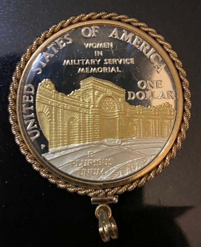 1994 Commemorative WOMEN IN MILITARY PROOF DOLLAR with Gold Filled Bezeled Case - Image 2 of 4