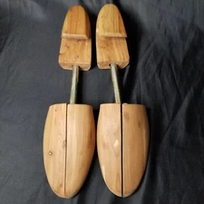MENS Cedar Shoe Keepers by Rochester Size L Large Unbranded Vintage