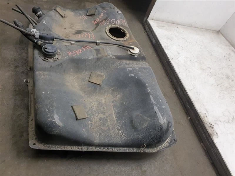 00-03 TOYOTA SOLARA SE 3.0L 6CYL GAS FUEL TANK ASSEMBLY  - Image 4 of 4