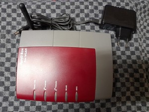 Fritz Box Fon Wlan 7170 mit Netzteil und Fritz Box Fon 7112
