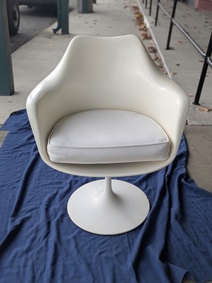 1950s   1st Generation KNOLL Bowtie Logo Tulip Armchair Saarinen   Madison Ave