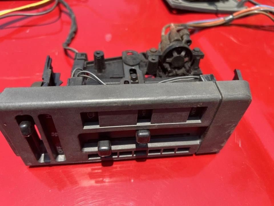1982-1985 CHEVY/GMC S10/S/15 HEATER CONTROL ASSEMBLY NON A/C OEM 1982-1985 - Image 3 of 4