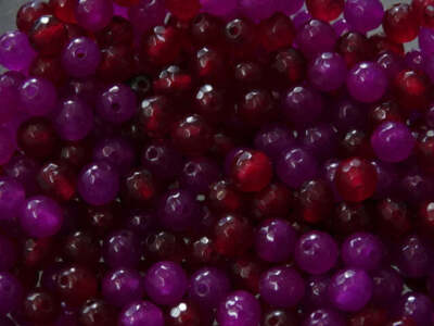 'Very Berry' 2 Farben zufällige Mischung.  6 mm - 6,5 mm gefärbte weiße Jade