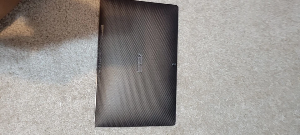 Paquete de tableta ASUS Eee Pad Transformer TF101 (solo Wi-Fi) 10,1" solo para piezas Foto 2 de 4