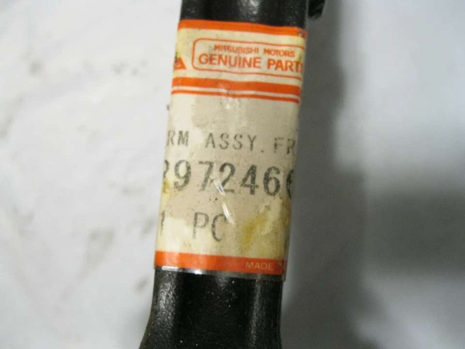 Genuine Mitsubishi OEM MR972466 Front Control Lateral Arm RH Foto 2 de 4