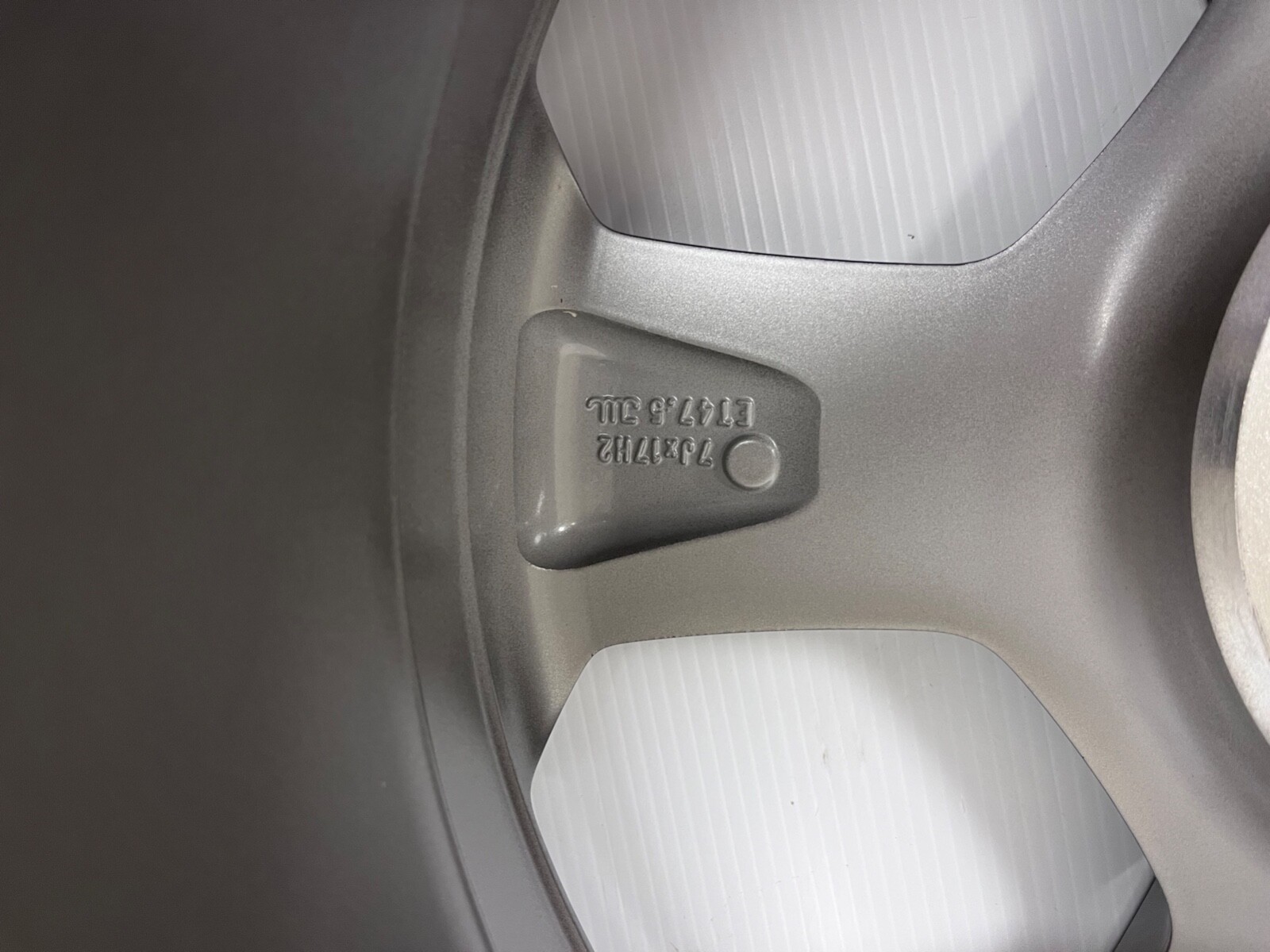 Ford 1848178 MK7 St 17 Inch Alloy Wheel Redo Centre Cap for Fiesta 
