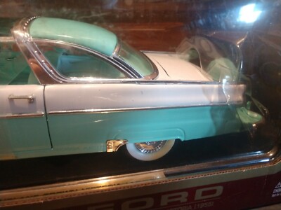 1955 FORD FAIRLANE CROWN VICTORIA 1:18 SCALE DIE-CAST BY YAT MING
