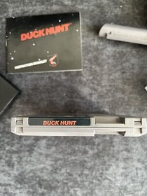 Tested Working Nintendo NES Duck Hunt 3-Screw Non-Hangtab Box w/ Official Zapper