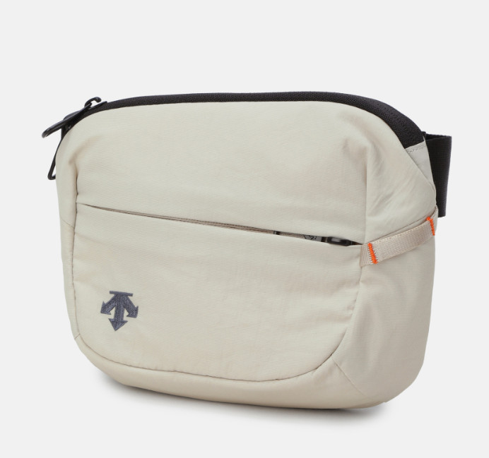 DESCENTE Small Lightweight Sling Bag Unisex Sports Casual Crossbody SQ323UBG74 13990₽