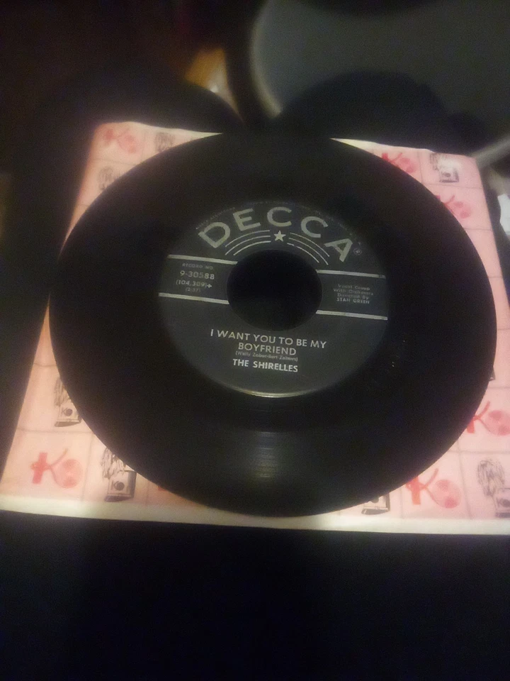 THE SHIRELLES I Met Him On A Sunday / Be My Boyfriend DECCA 9-30588 VG+ 45rpm 7" - Image 4 of 4