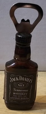 WHISKEY JACK DANIELS USA ALCOHOL BOTTLE OPENER MAGNET 