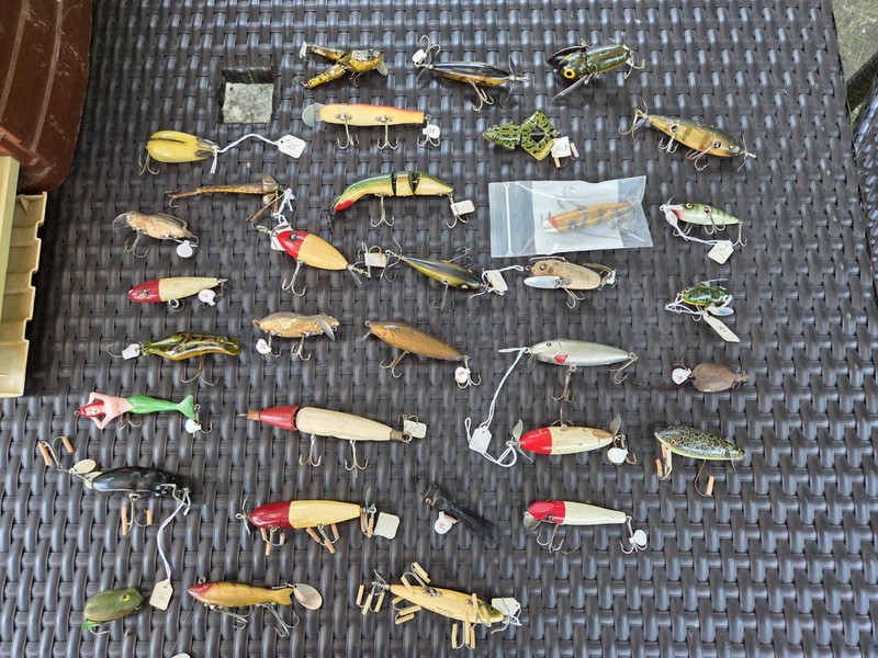 Vintage Fishing Lures Lot (32 AS-IS CONDITION)