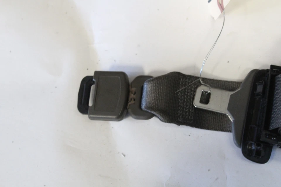 2010 JAGUAR XF 5.0 REAR CENTER SEAT BELT M3685 - Изображение 4 из 4