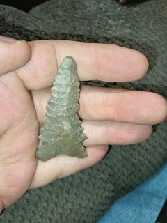 Authentic Tennessee Early Archaic Serrated Pinetree Point Indian Arrowhead
