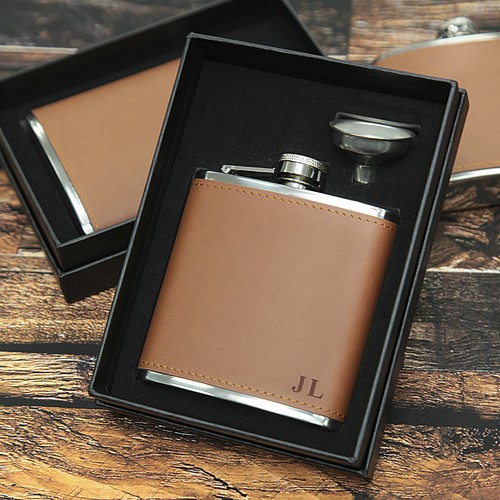 6oz Leather personalised Hip Flask.Bridal party Gifts with gift box - Picture 7 of 7