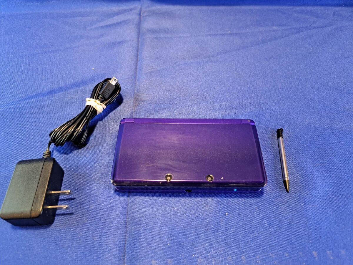 2011 Nintendo 3DS Midnight Purple Portable Gaming Console 2011 Nintendo 3DS Midnight Purple Portable Gaming Console