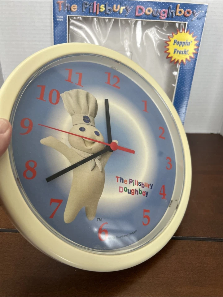 Reloj de Pared Pillsbury Doughboy, 10", Fondo Azul, Números Rojos, Marco Blanco Foto 2 de 4