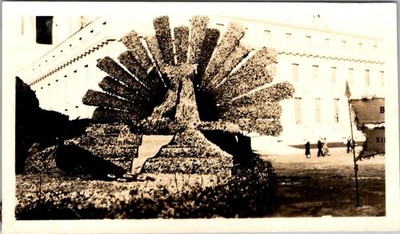 1930 Rose Parade Float Photograph - Floral Fan Design & Neoclassical Building