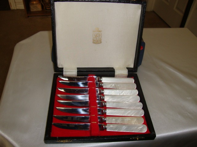 Kirk & Matz Vintage Pearlex Handle Forged Stainless Steak Knives Sheffield