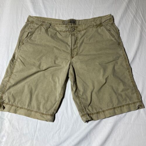 Men’s Converse One Star Khaki Flat Front Cotton Shorts Size 40