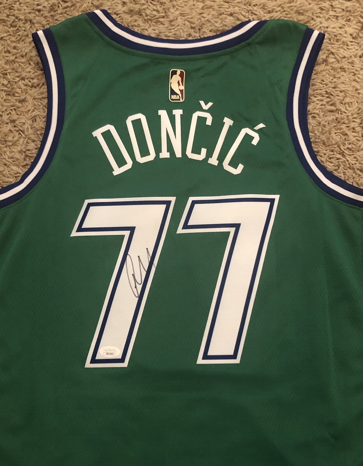 LUKA DONCIC Autographed Signed Dallas Mavericks NBA BASKETBALL SWINGMAN JERSEY PROOF JSA COA 