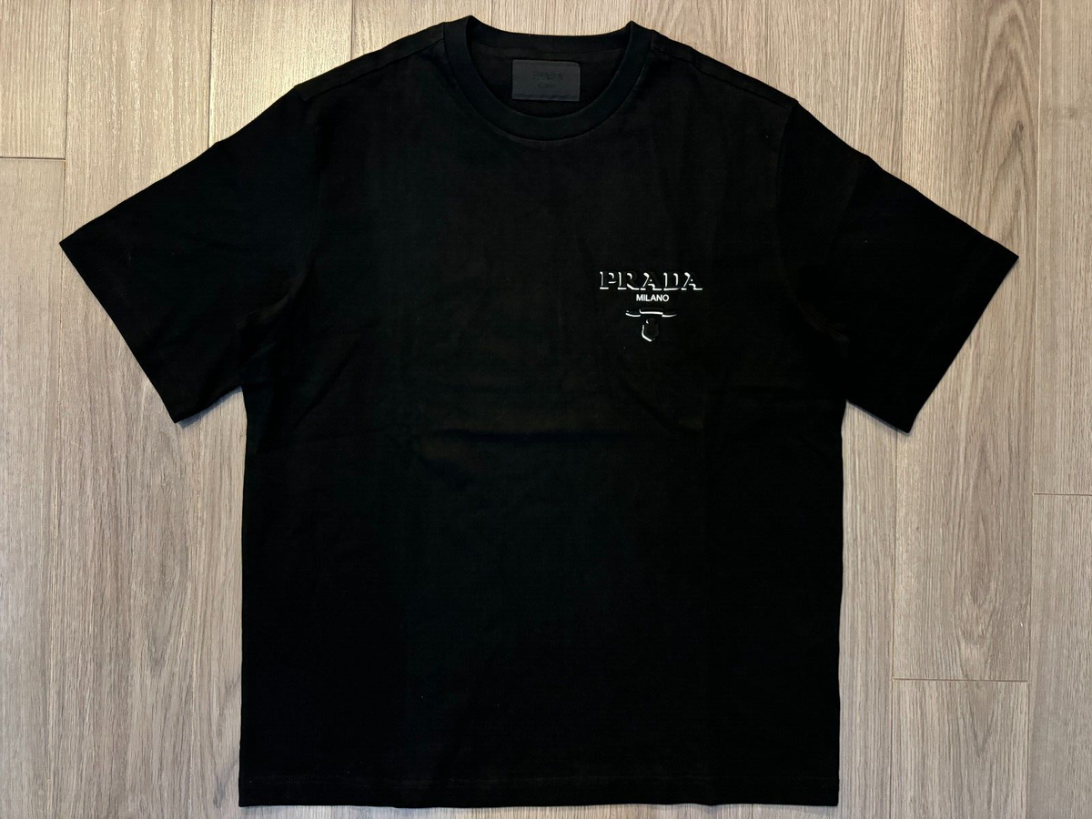 〈PRADA〉コットン Tシャツ(関税込み) PRADA Logo Print Dropped Shoulder Cotton Jersey Tee Shirt