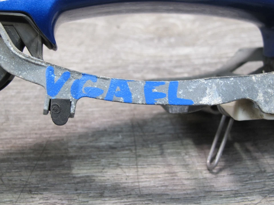 06-09 VW RABBIT GTI R32 MK5 2 PUERTAS JUEGO DE 2 MANIJAS DE PUERTA EXTERIOR IZQUIERDA Y DERECHA OEM Foto 2 de 4