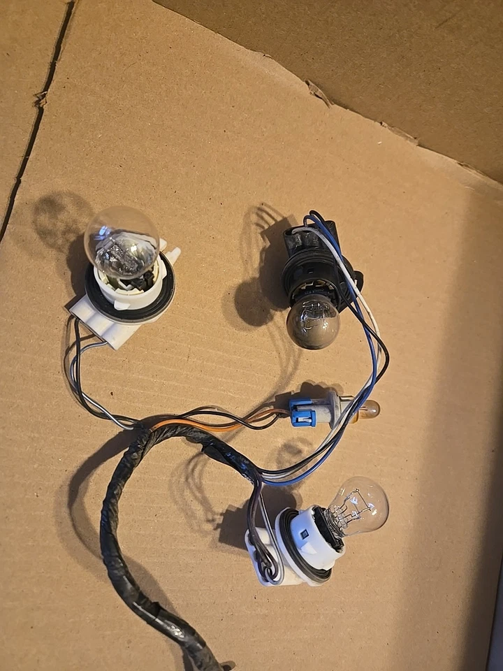 Tail Light Lamp Wiring Harness Left Side 15930597 For Cadillac CTS 176 - Image 4 of 4