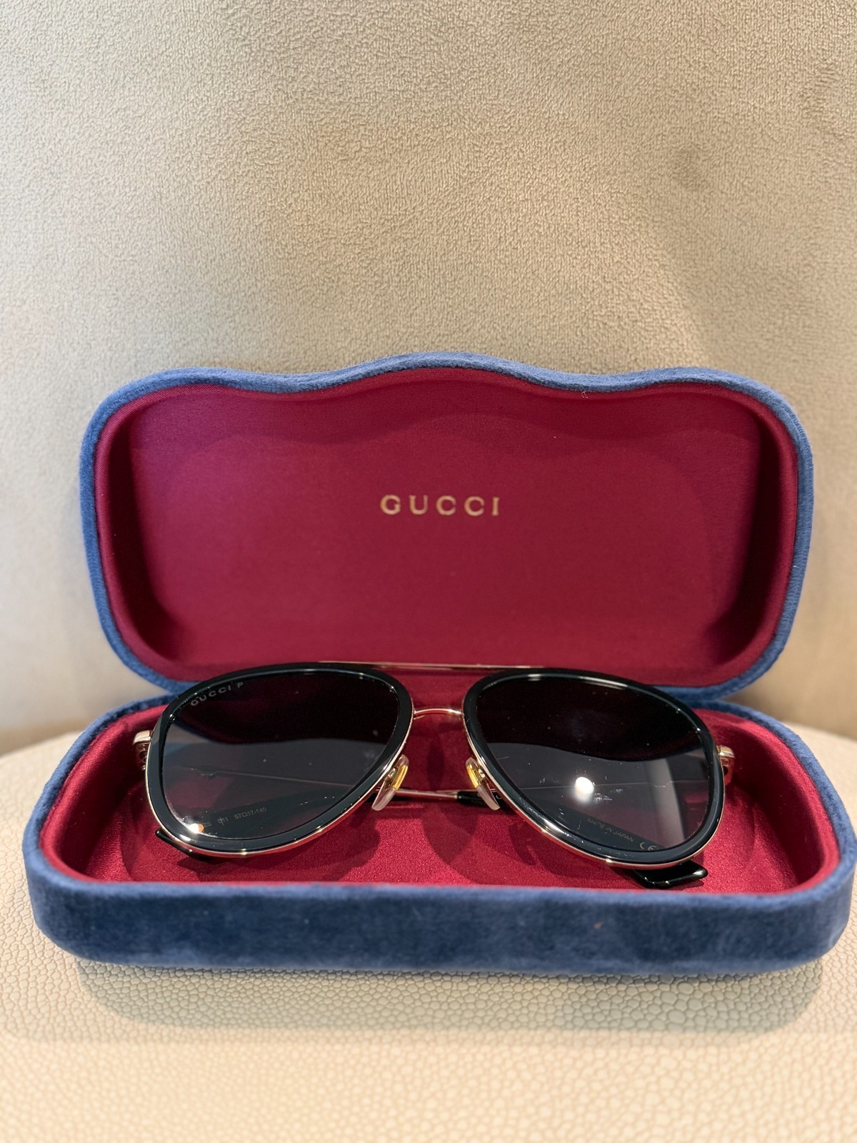 Gucci GGOO62S Pre-loved Pilot/Aviator Sunglasses - Black with Gold Hardware