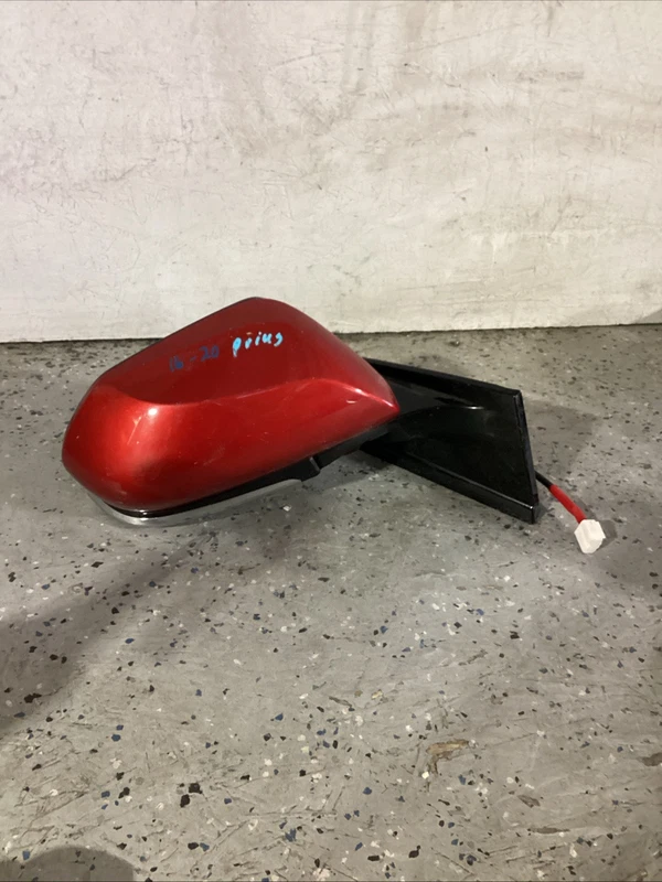 2016-2020 Toyota Prius Passenger Side Mirror 5 Wires Used Oem 8791052e10