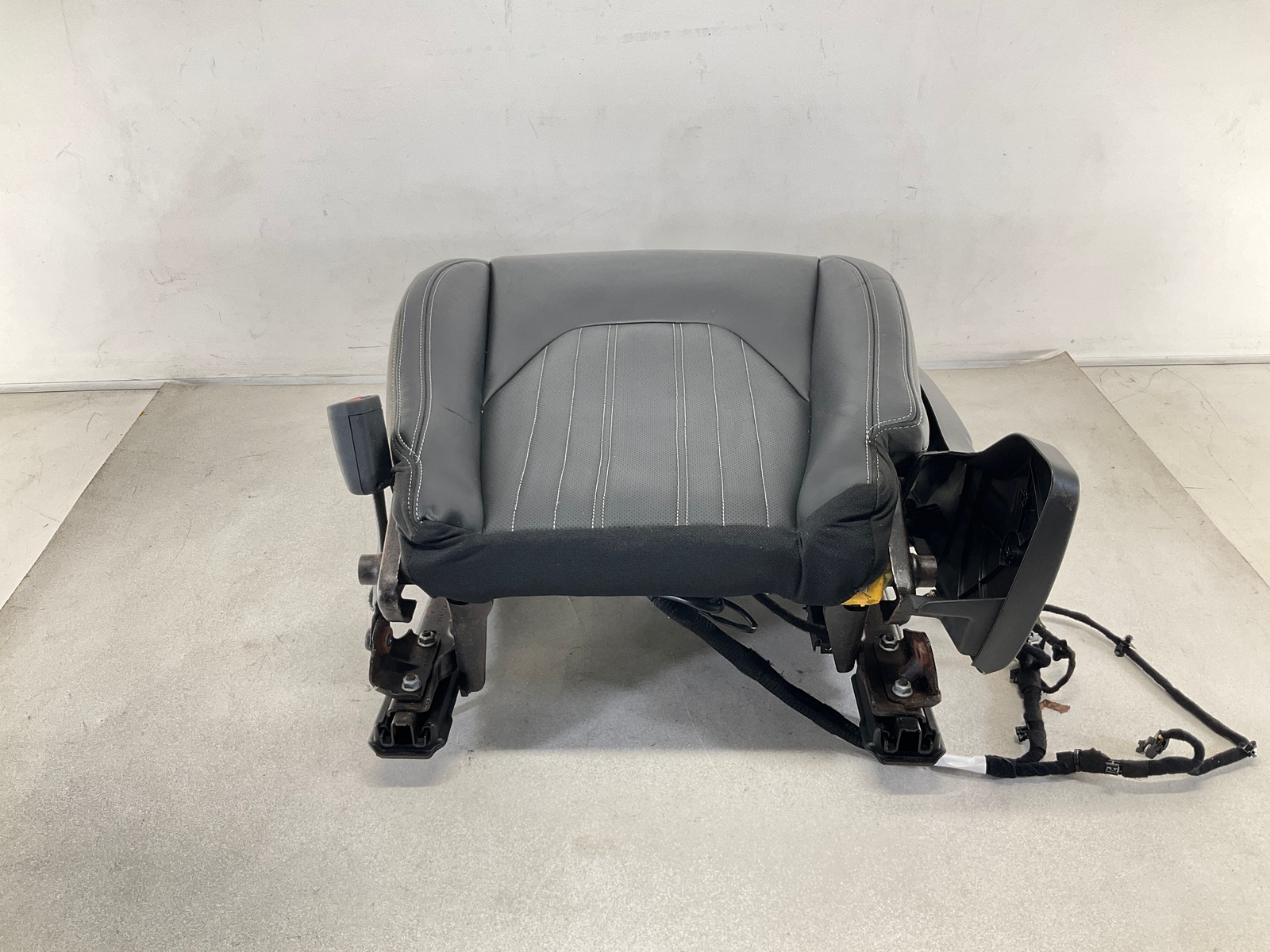 17-20 MASERATI Levante Front Passenger Seat Lower Bottom Cushion OEM