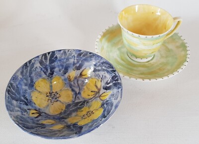Signierte englische handbemalte Studiokeramik Keramik Tasse Untertasse & eine bemalte Schale