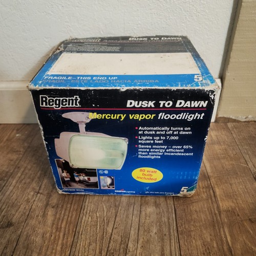 NEW - Regent Dusk to Dawn Mercury Vapor Flood Light 80W - Picture 7 of 7
