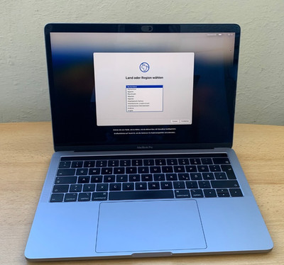 Apple MacBook Pro 13,3'', Intel Core i5 (256 GB SSD, 2,3 GHz, 8GB RAM) space grau
