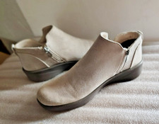 BZEES Beige SLIP-ON Comfort Ankle LOAFERS - Casual Wear Sz 8 - Washable EXCLT