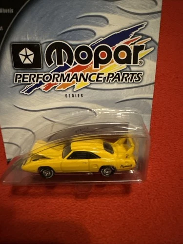 2002 Hot Wheels 100% Mopar Performance Parts 4/4 '70 PLYMOUTH SUPERBIRD Yellow