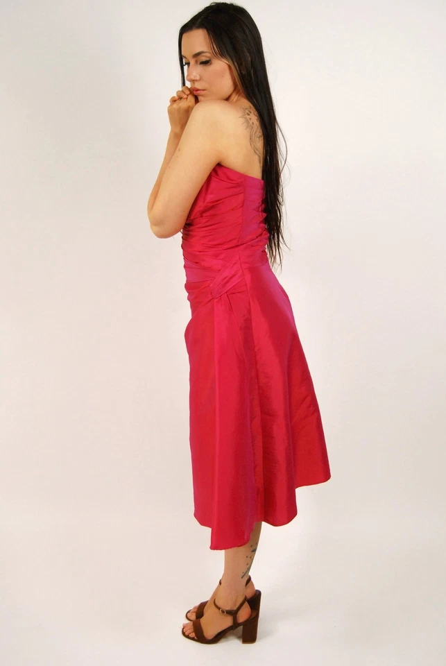 Vestido midi formal sin tirantes Y2k (6) rosa plisado de regreso a casa graduación iridiscente mediano Foto 4 de 4