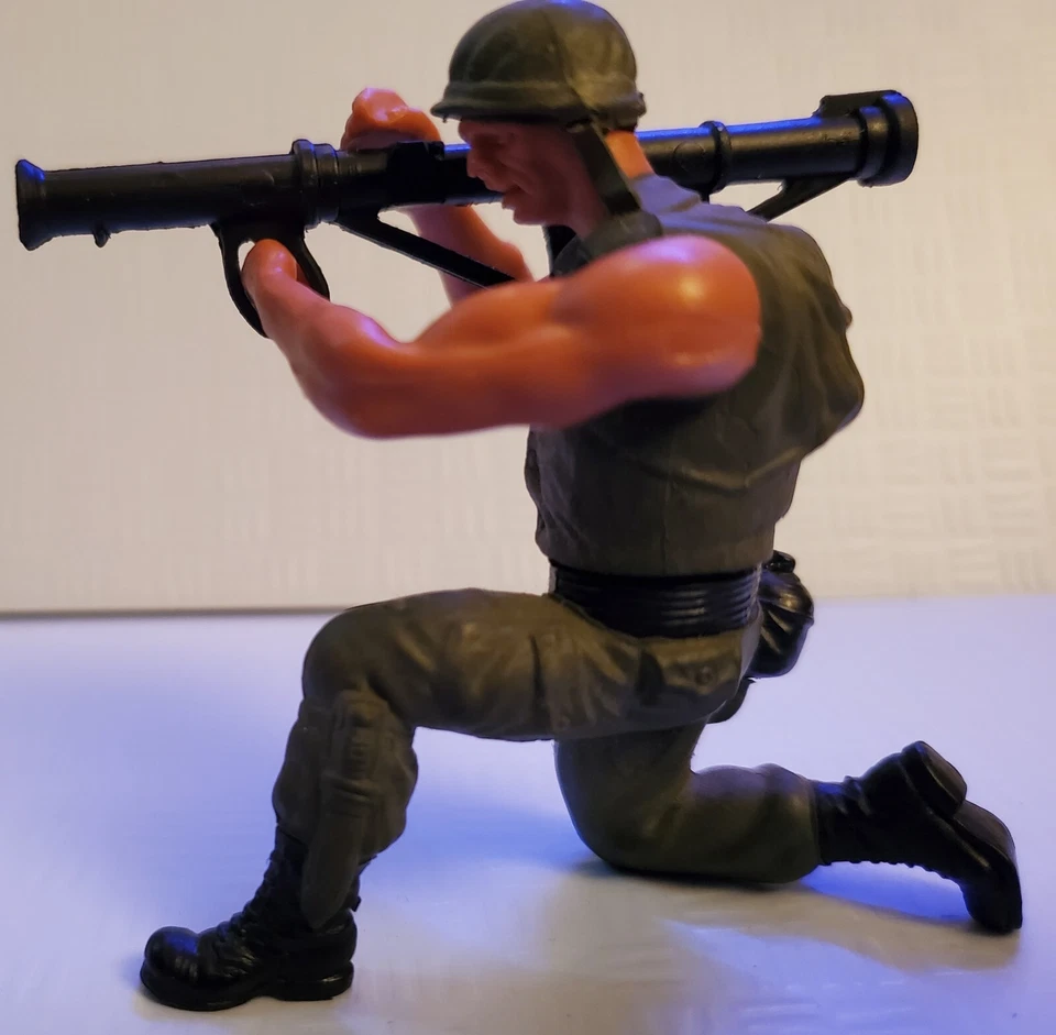 JUEGO DE 8 ARMAS Mattel heroes in action 1974 - repros Foto 2 de 4