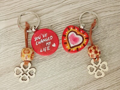 Schlüsselanhänger aus Holz, handbemaltes Accessoire, Valentinstag Geschenk 