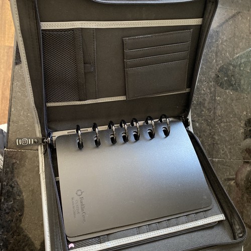 Franklin Covey Planner Zipper Binder Case Black & Gray 8" x 10" 7 ring - Picture 2 of 5
