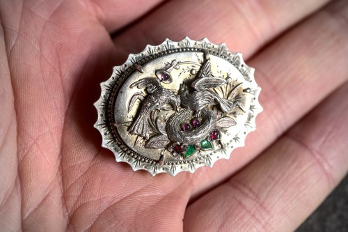 SUPERB UNUSUAL ANTIQUE VICTORIAN ENGLISH SILVER GARNET LOVEBIRDS LOCKET BROOCH - Picture 9 of 9