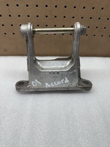 98-02 HONDA ACCORD 5 SPEED S84 MANUAL TRANSMISSION BRACKET MOUNT