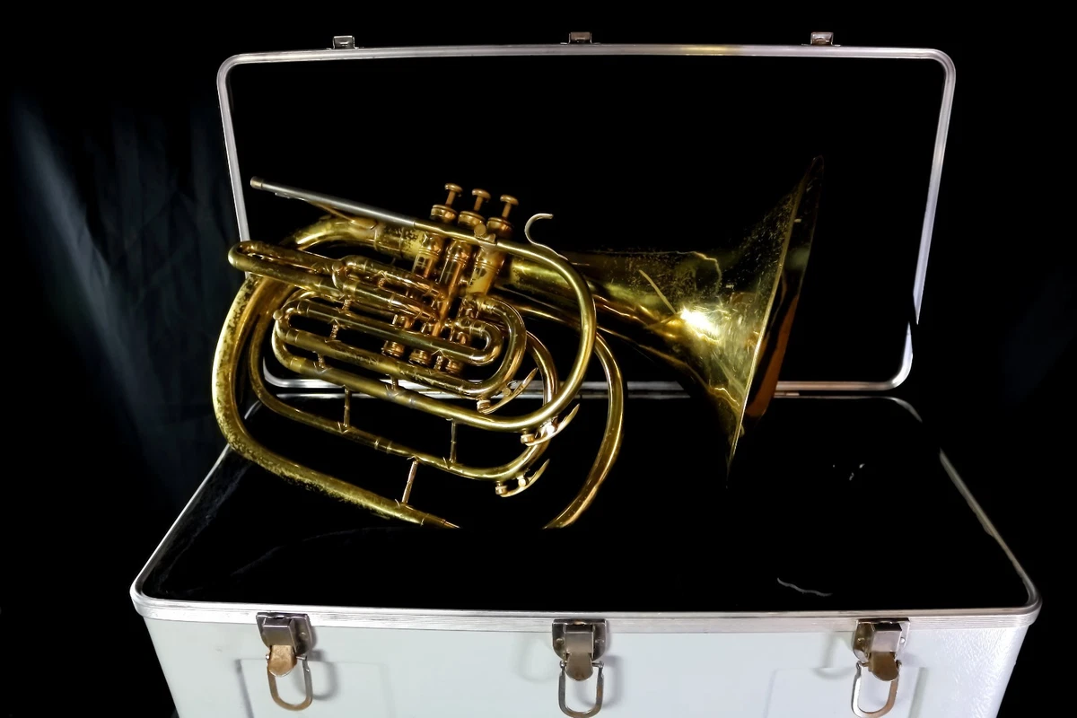 King 1122 Marching French Horn in Bb - Damaged Lacquer, Used, Hard