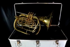 King 1122 Marching French Horn in Bb - Damaged Lacquer, Used, Hard Case Included