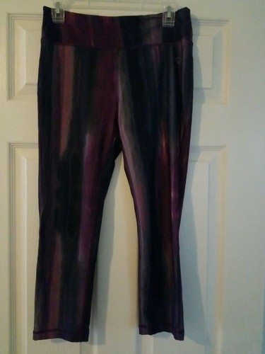 VOGO Athletica Multicolored Crop/Capri 