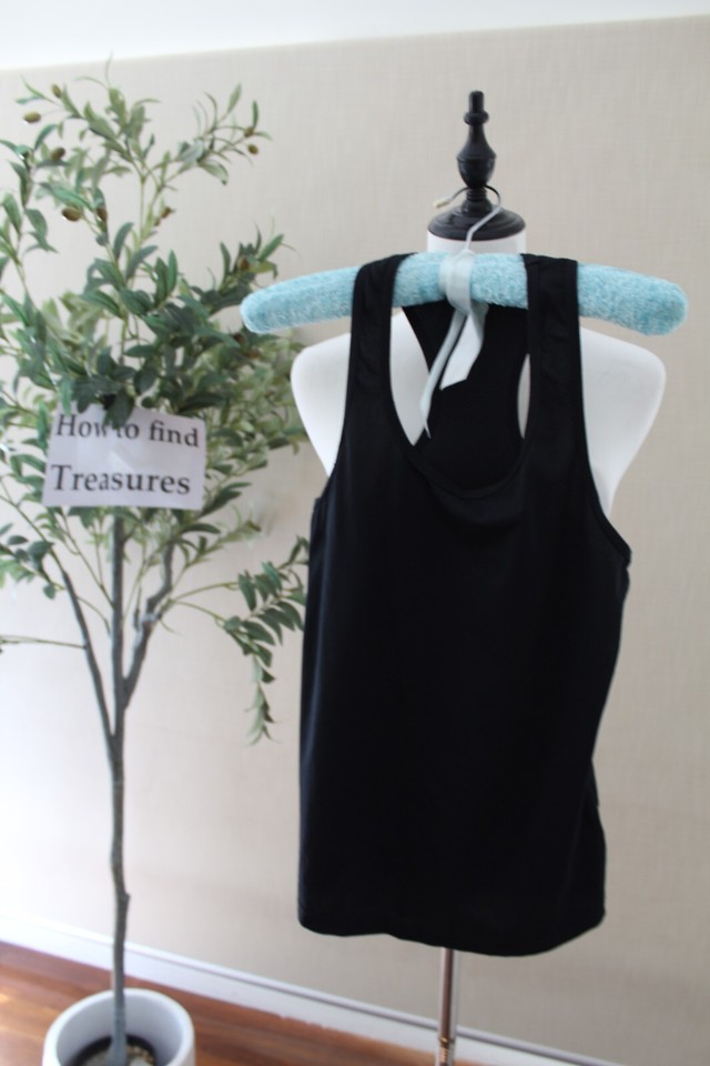 Q0 29) NO SIZE RUNNING BARE BLACK ACTIVE TANK TOP APPROX S SIZE